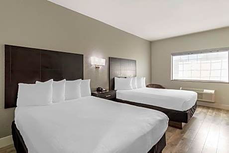 Queen Room with Two Queen Beds and Mobility Accessible Bathtub