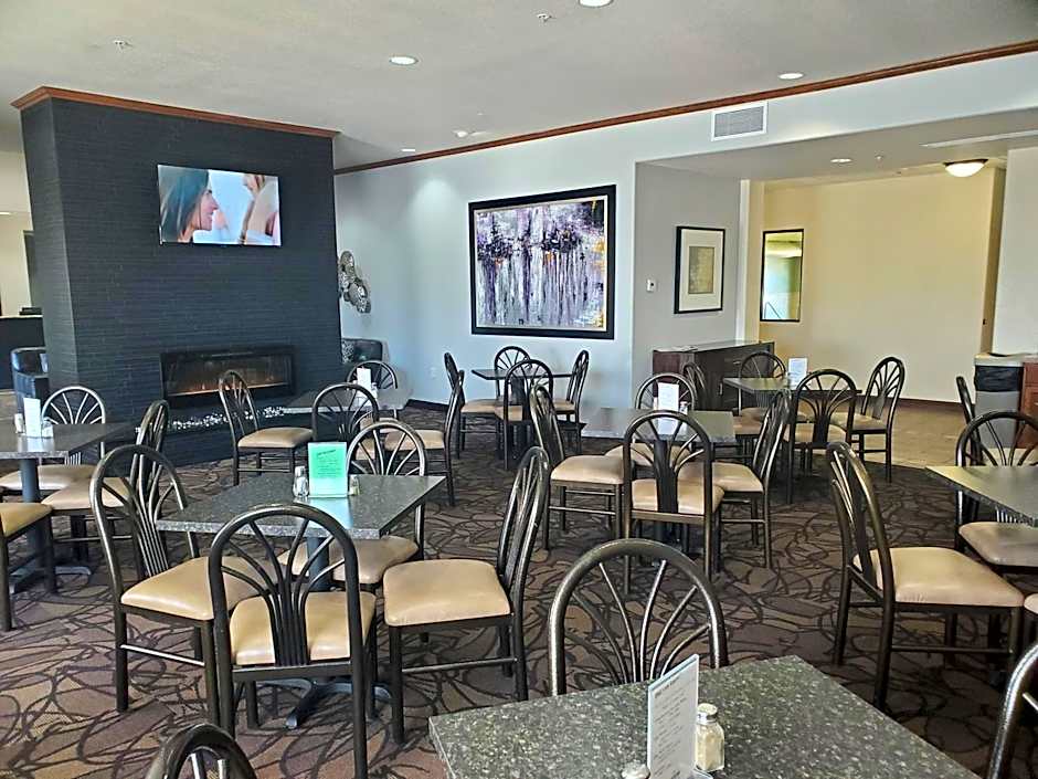 Expressway Suites Fargo