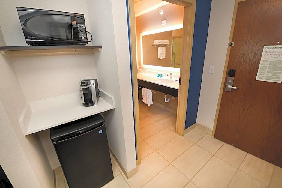 Holiday Inn Express Hotel & Suites Grand Forks By IHG
