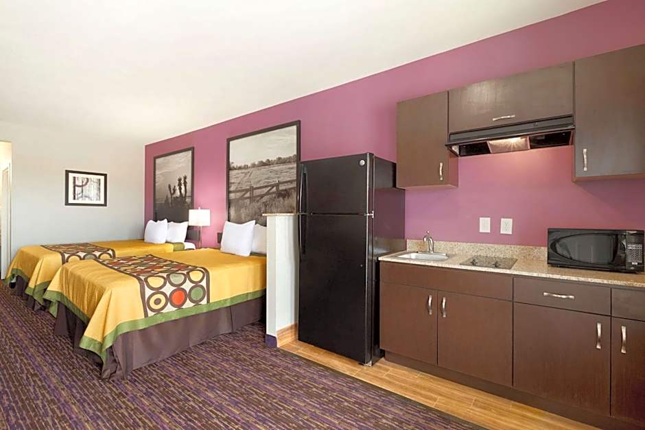 Super 8 by Wyndham Carrizo Springs