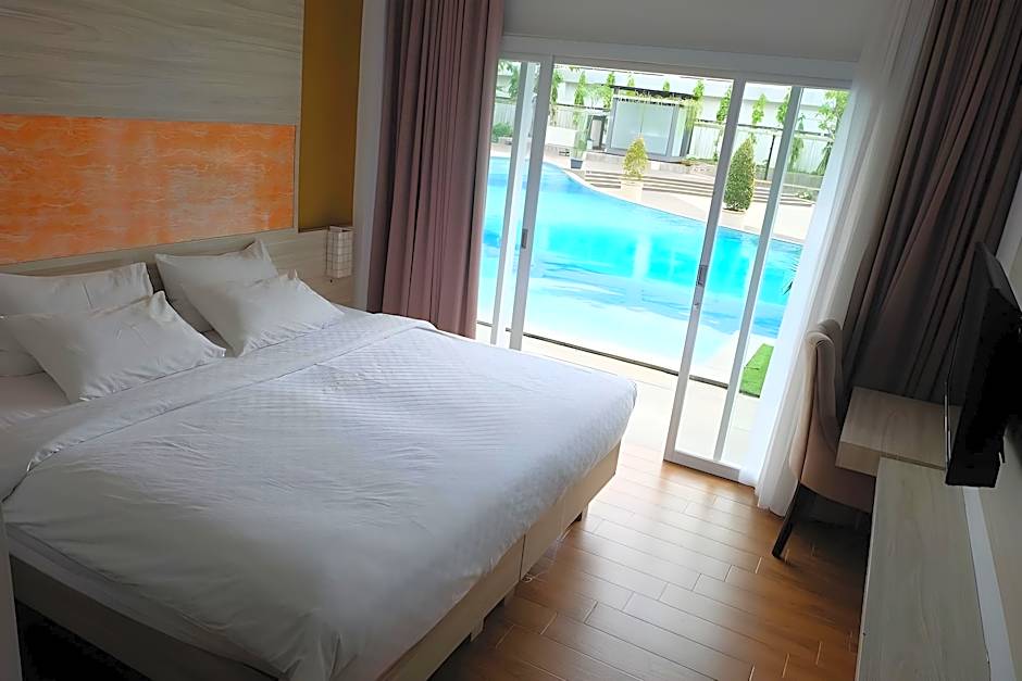 Front One Akshaya Hotel Karawang