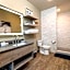 Ski Inn Taphouse Hotel