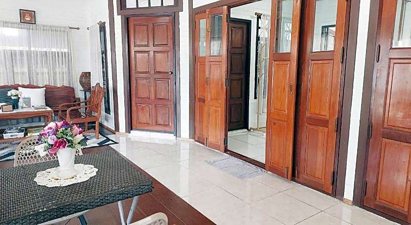 Green Riverside Homestay