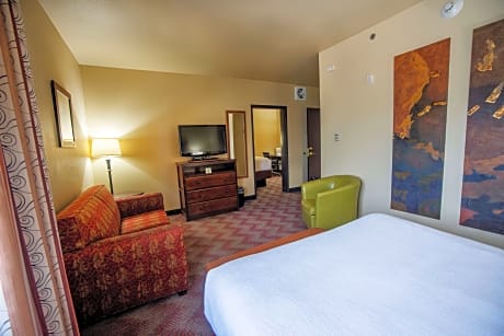 Suite-2 Queen Beds  Non-Smoking Sofabed Lounge Area Microwave And Refrigerator Full Breakfast