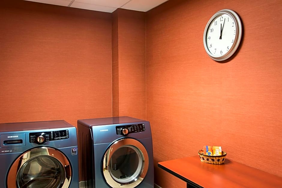 Holiday Inn Express Hotel & Suites Grand Rapids-North By IHG
