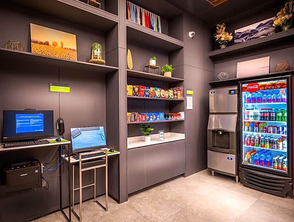 La Quinta by Wyndham Time Square South