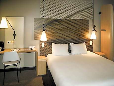 Superior Room with walk-in shower - Mobility Access