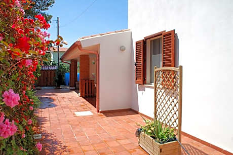 Lucia Holiday House Porto Pino
