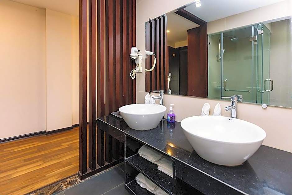 OYO 930 Thang Long Hotel