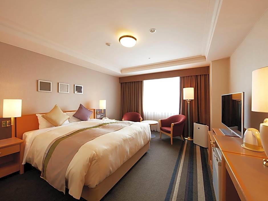 Photo 1 of 14 of Executive 1 Queen Bed