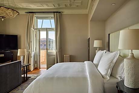 River View Park Suite with One King Bed