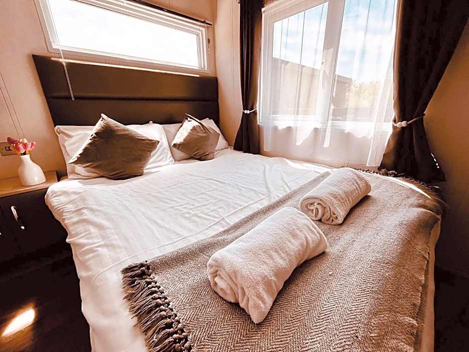 Black Bull Retreat, Barmston with Private Hot Tubs