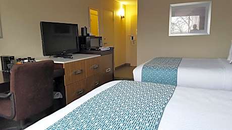 Queen Room with two Queen Beds- Lake View