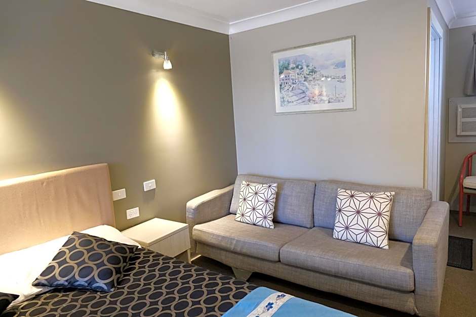 Sapphire Palms Motel