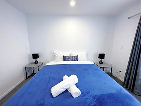 Two-Story Two-Bedroom Apartment with Spa Bath