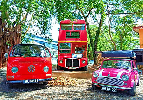 PD London Bus Retro Village