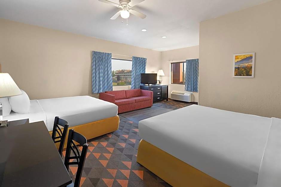 Days Inn by Wyndham Mackinaw City/Bridgeview Area