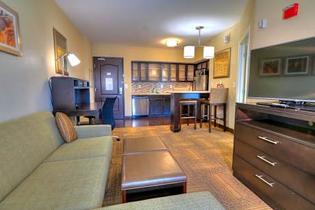 One-Bedroom Suite with Roll In Shower - Mobility Accessible