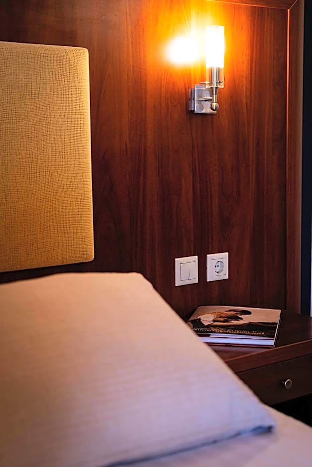 PARNIS PALACE Hotel Suites