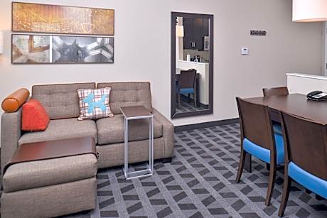 Two-Bedroom Suite