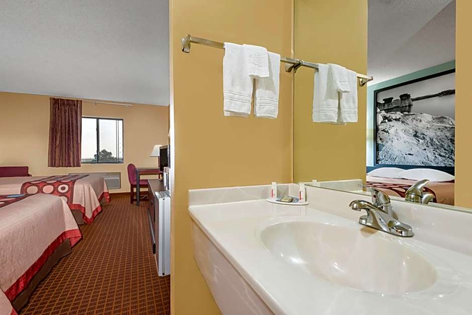 Super 8 by Wyndham Wakeeney