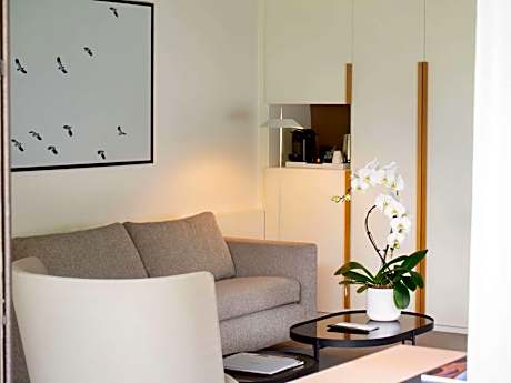 Executive Suite with One King Bed and Sofa - Forest View