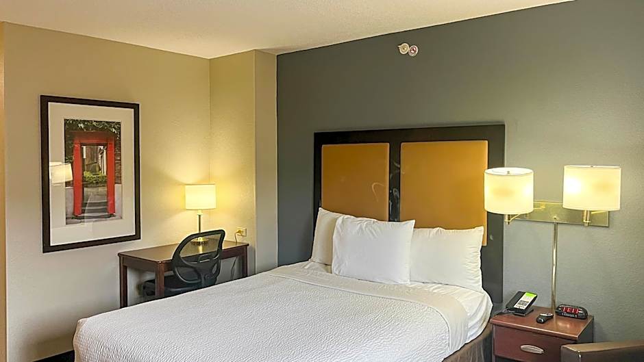 Studio 6 Chantilly VA Washington Dulles Airport