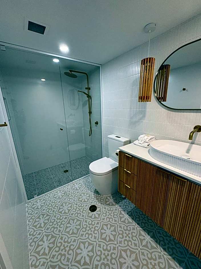 Pelican Cove Waterfront Apartment