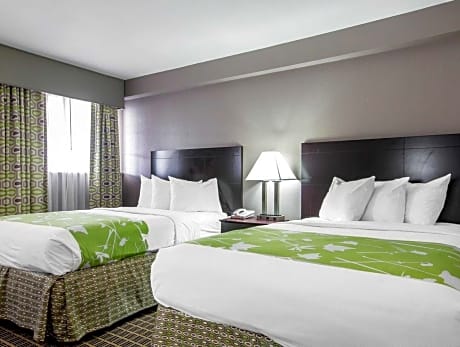 2 Double Beds, Smoking