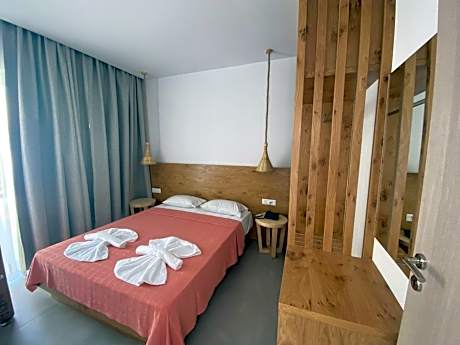 Deluxe Suite with Spa Bath