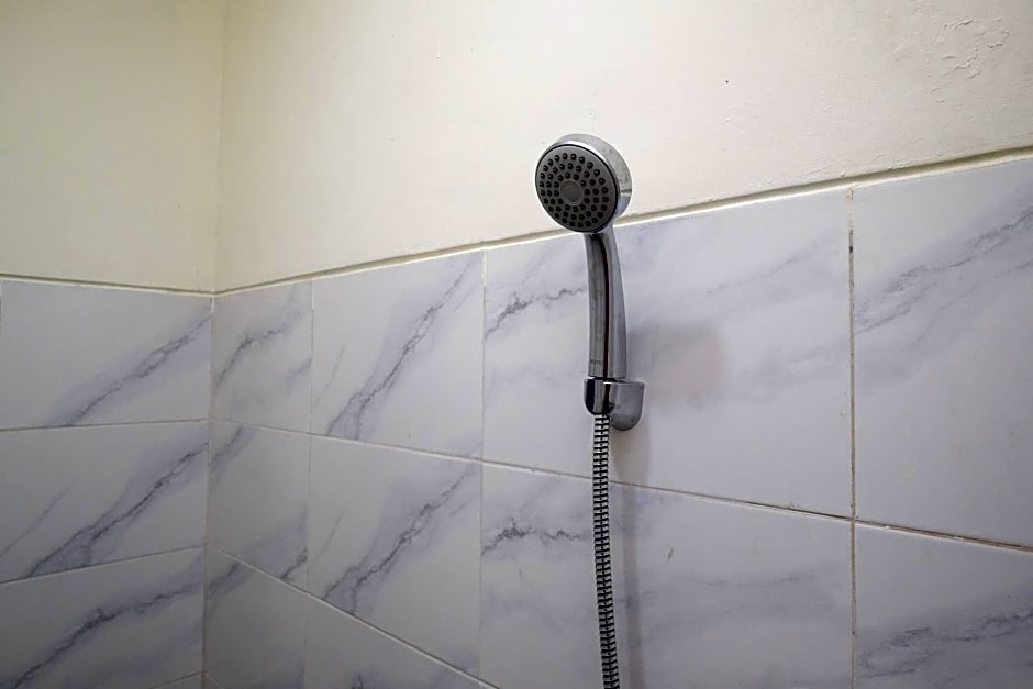 RedDoorz near Kawasan Bandara Ahmad Yani Semarang 2