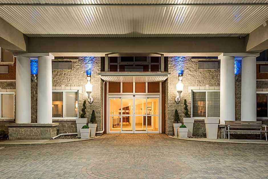 Best Western Plus 1000 Islands Hotel & Suites