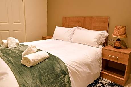 Deluxe Double Room (2 Adults + 1 Child)