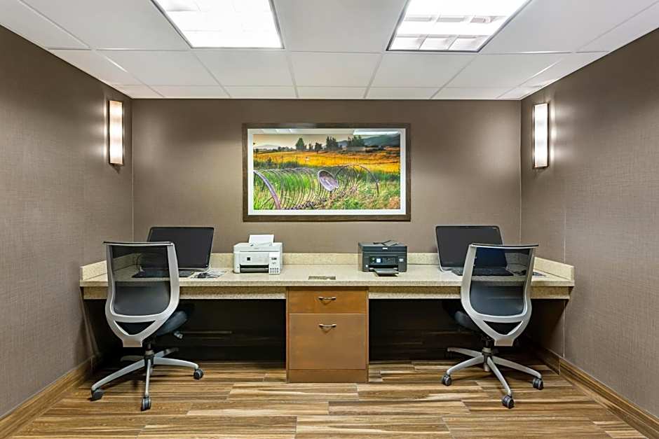 Best Western Plus Cottontree Inn