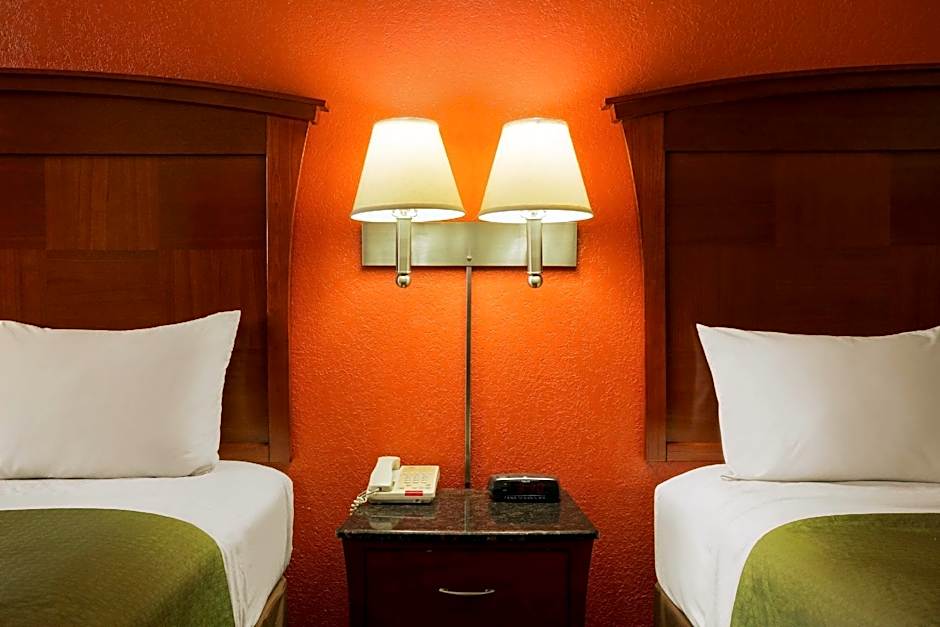 Super 8 by Wyndham Pleasanton