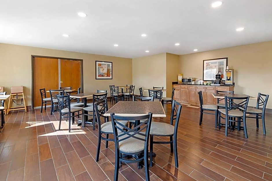 Quality Inn & Suites Stoughton - Madison South