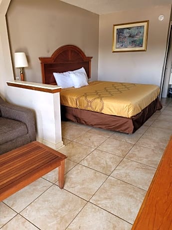 Deluxe King Suite