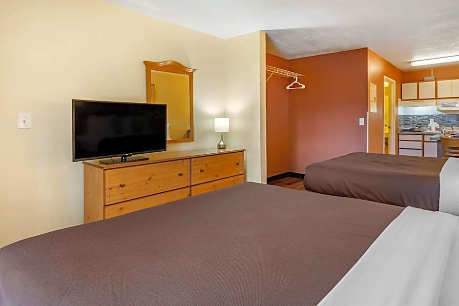Suburban Studios Albuquerque Midtown - University