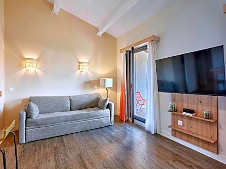 Two-Bedroom Apartment (6 Adults)