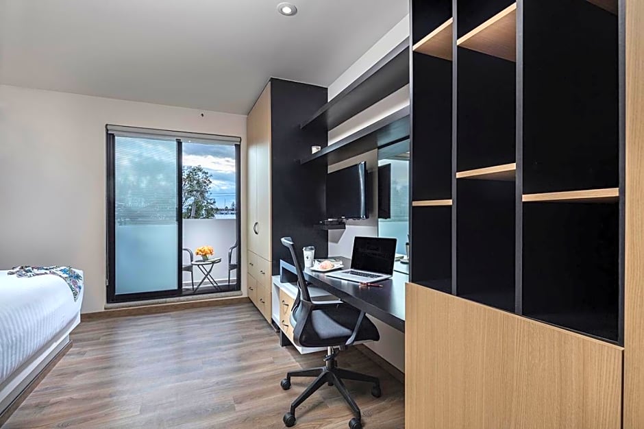 ROOM Hotel & Suites