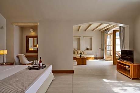 Honeymoon Suite with Outdoor Whirlpool