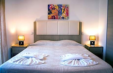 One-Bedroom Apartment (2 Adults + 1 Child)