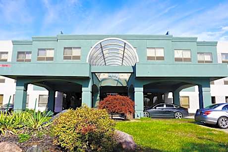 American Inn & Suites