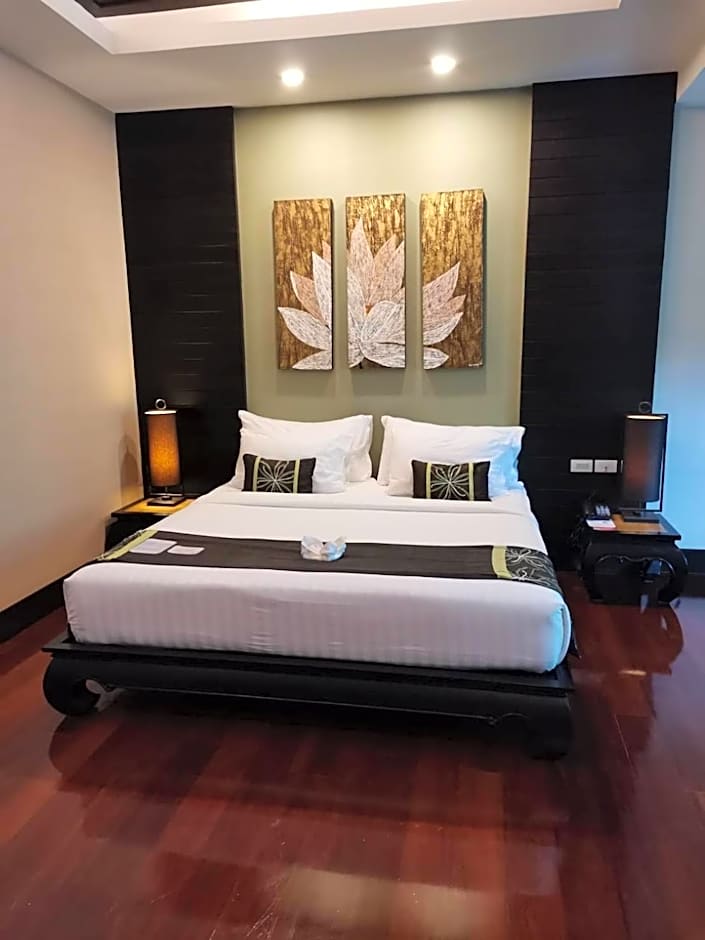 Photo 1 of 11 of Suite
