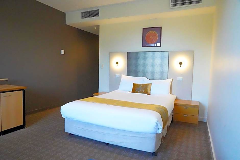 Golden Pebble Hotel