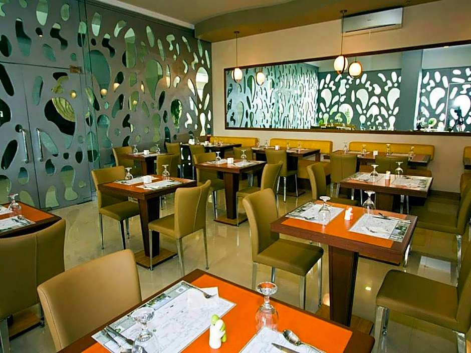 Paseo Premiere Hotel