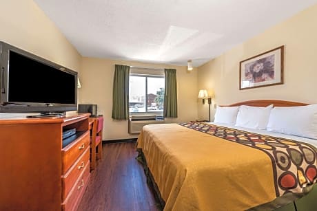 1 King Bed Non-Smoking