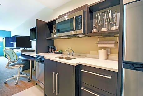 1King Mobilty/Hearing Access Ri Shwr Suite Ns