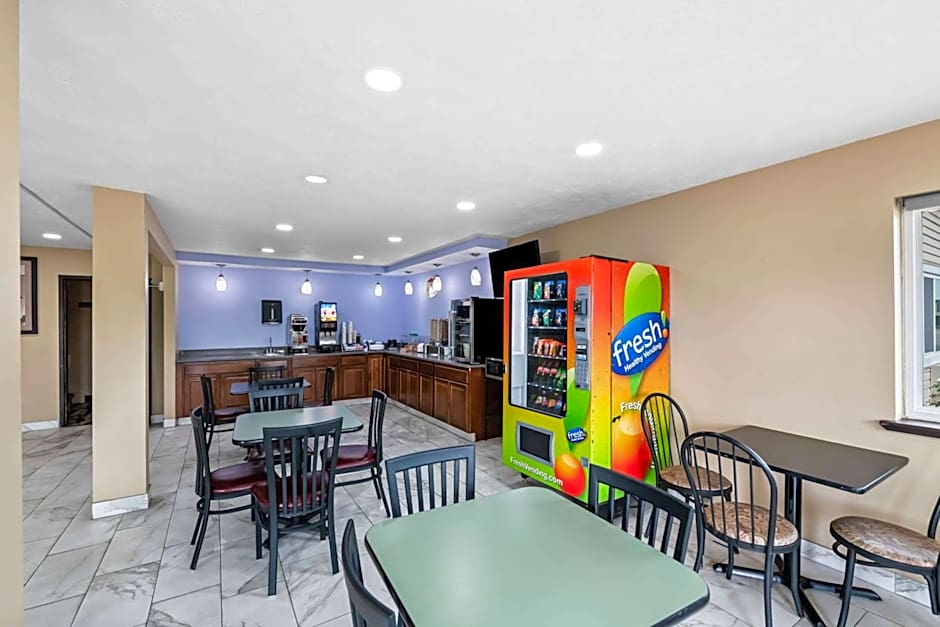 Super 8 by Wyndham Council Bluffs IA Omaha NE Area