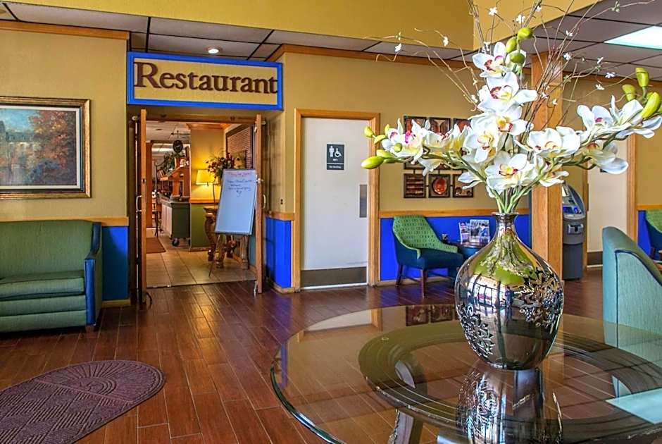 Days Inn by Wyndham Clinton